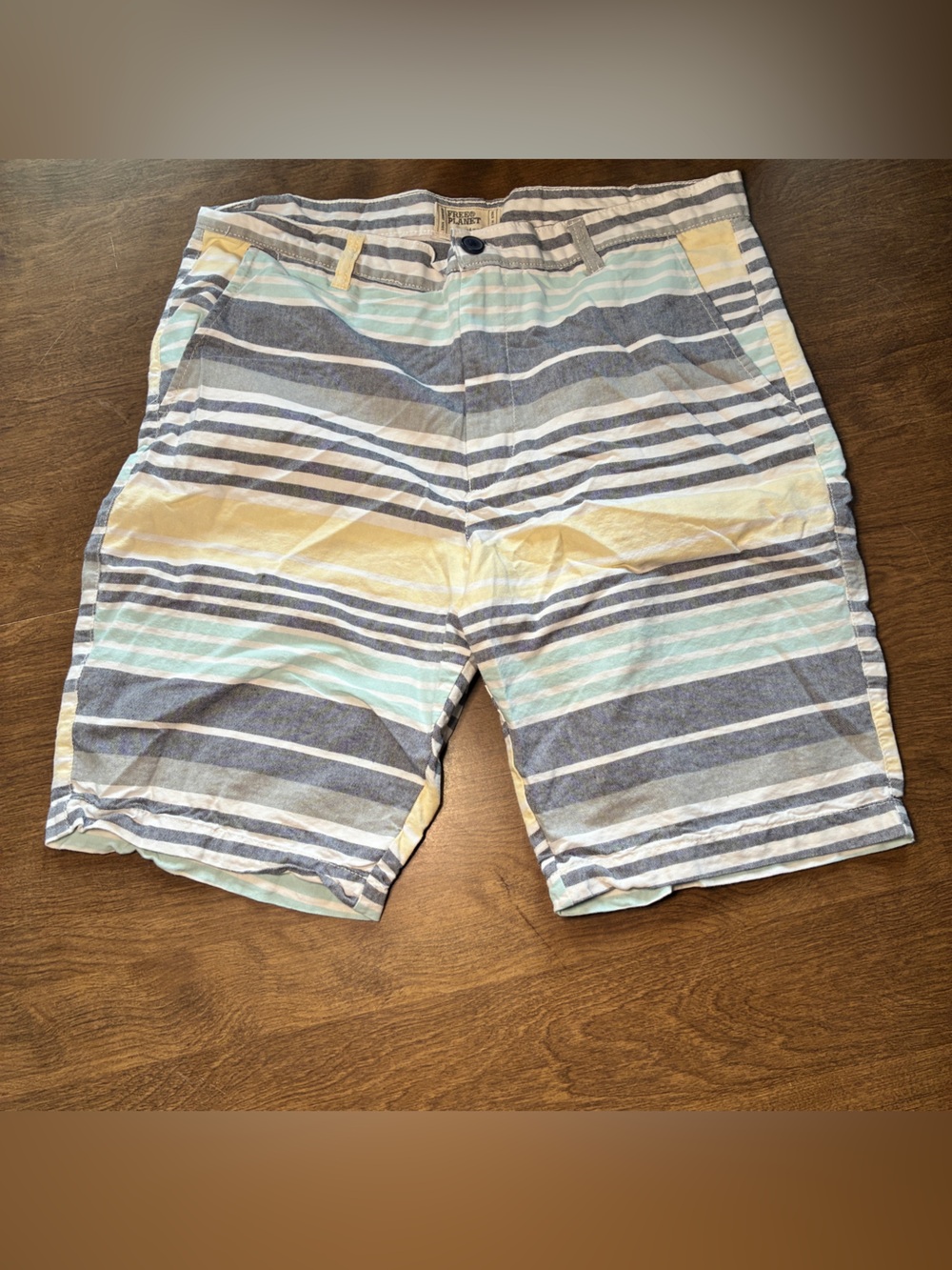 Free Planet Men’s White Blue Gray Strip Shorts Size 36